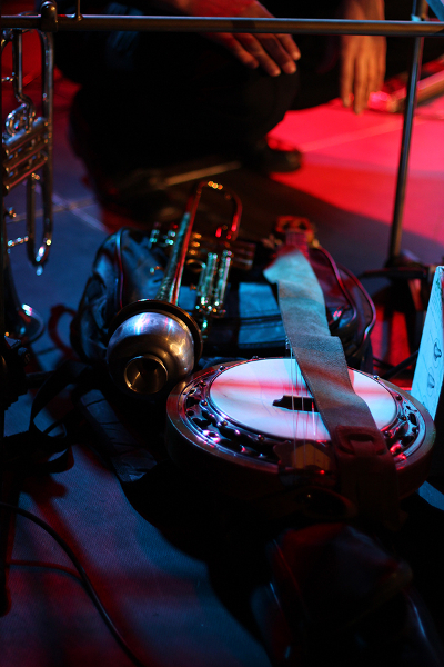 picture of a trumpet and a banjo